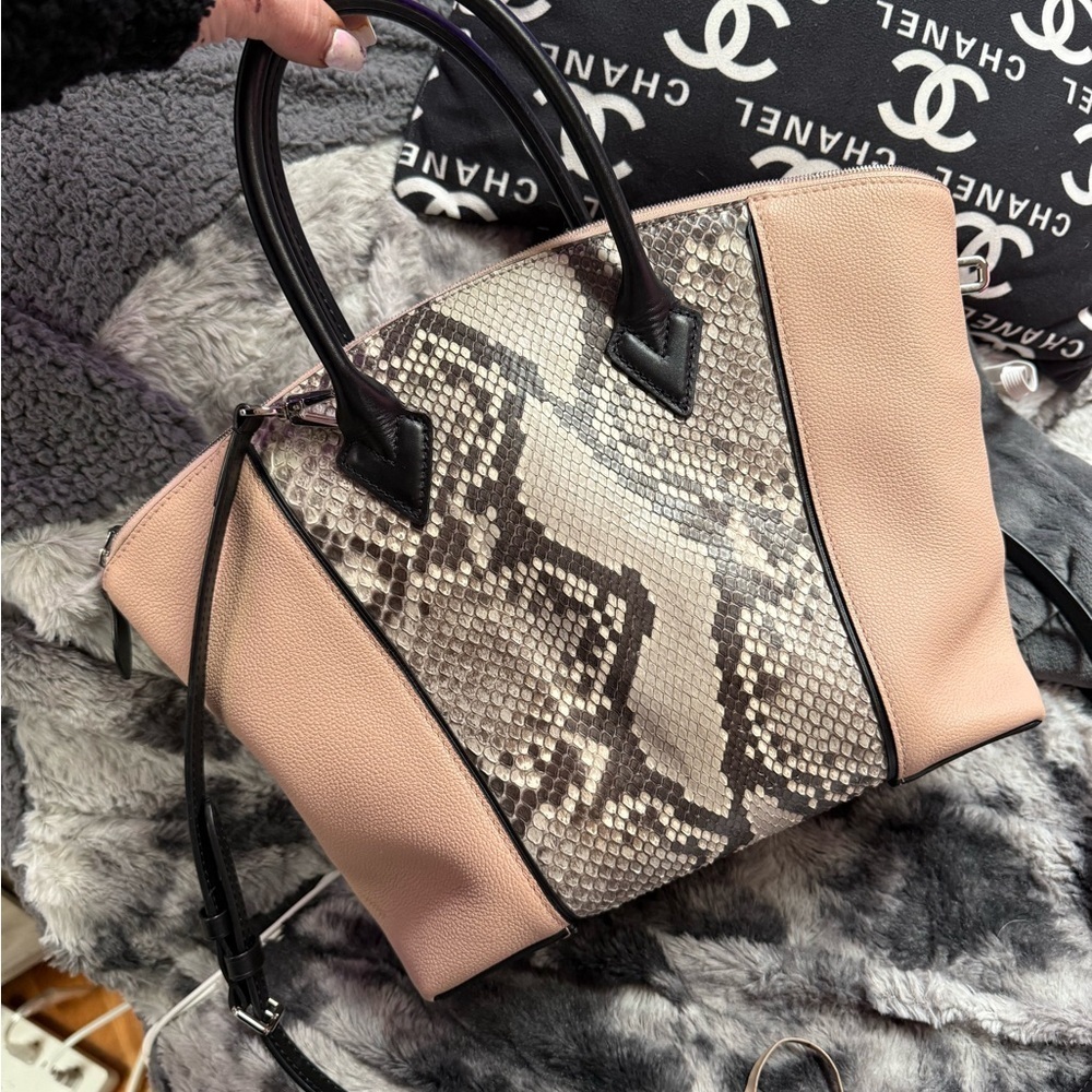 Louis Vuitton lock it;tan, python. Crossbody,handbag, silver lock and two keys